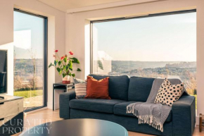 Stunning 5 Bedroom New Build with Amazing Views!